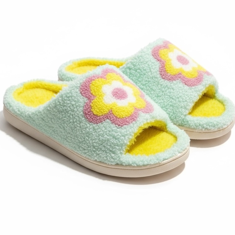 New Women’s Floral Non Slip Slippers Size Medium Cheerful Whimsical Vibrant